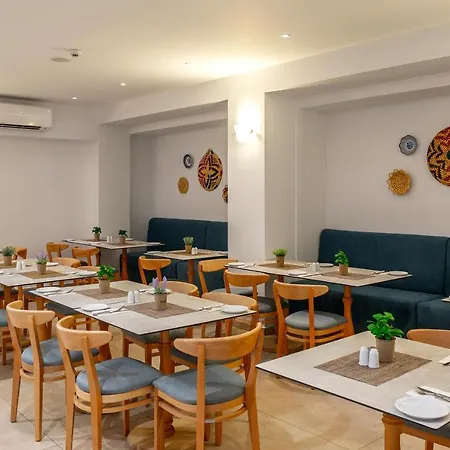 克里斯托菲娜酒店 4* 圣纳帕